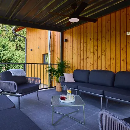 River By Wh By Guide Vila