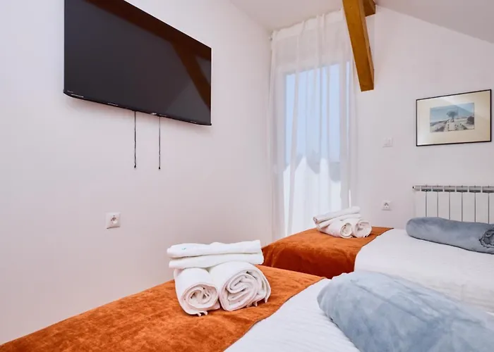 River By Wh By Guide Vila *