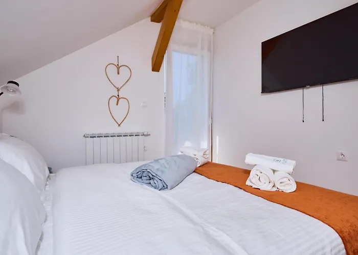 River By Wh By Guide Vila