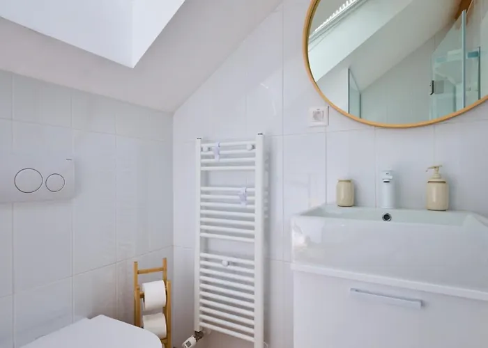 River By Wh By Guide *