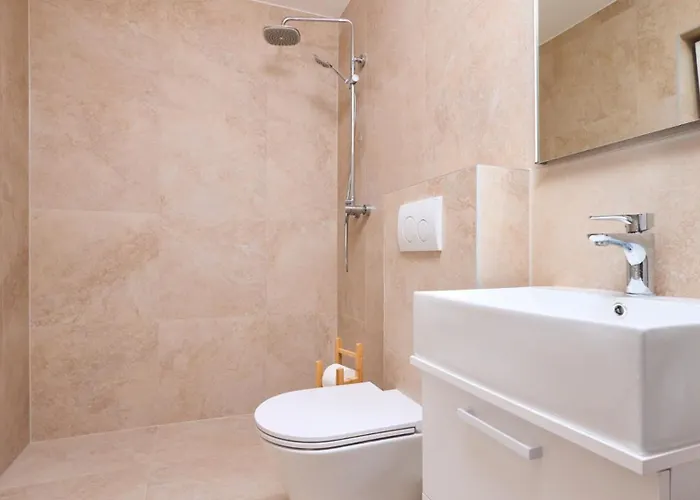 River By Wh By Guide Vila *