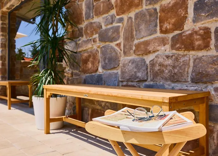 River By Wh By Guide Vila *